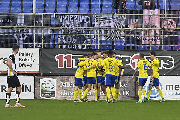 Slovácko zdolalo Boleslav, slaví i Pardubice a čtyřgólový Zlín