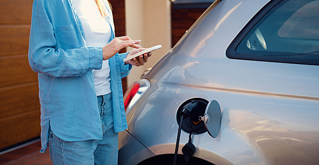 Elektromobily budou výhodnější od roku 2026, myslí si šéf leasingovky