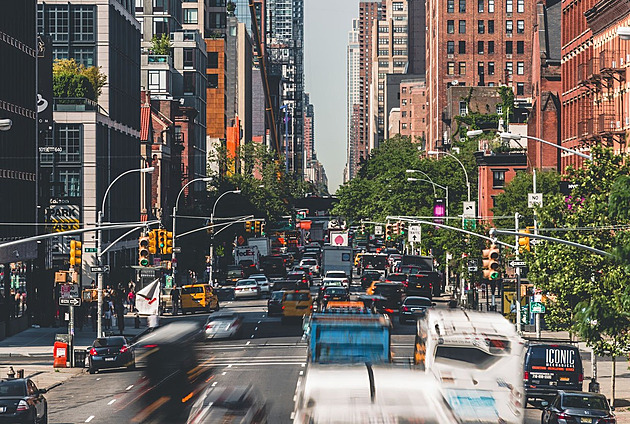 Bezpečnost na prvním místě. USA chtějí zakázat reklamu na rychlé vozy