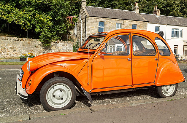Havárie v poušti kachnu nezastavila. Citroën přestavěl na motocykl