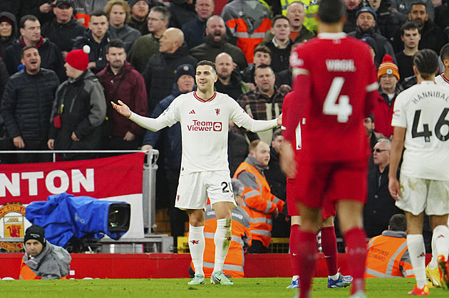 Reklama hrou. O fenoménu anglické „fantasy“: Pane Haalande, nastoupí syn?