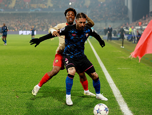 ONLINE: Sevilla v pohárech končí. O osmifinále LM bojují Neapol i United