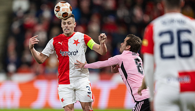 Výhru Slavie zase řídil Chytil. A dál? Liverpool třeba až ve finále, smál se