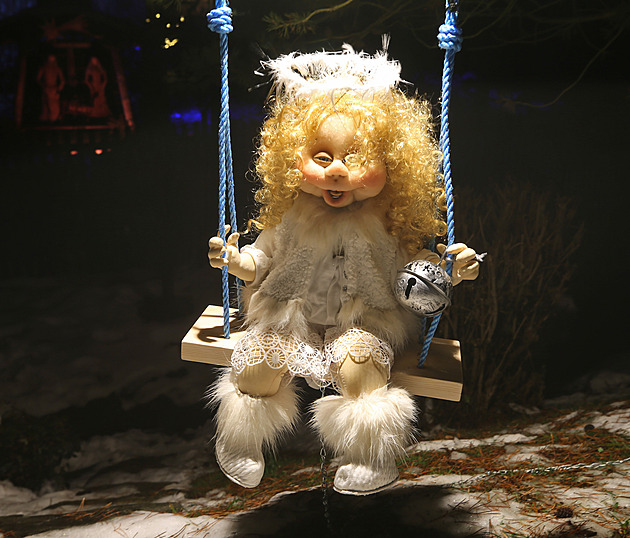 Andělíček čůrá, nebo se šťourá v nose. Vesnice ožila pohádkovou atmosférou