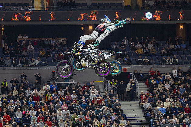 Češi jsou špičkou mezi motocyklovými akrobaty. V Praze zářil 11letý kluk