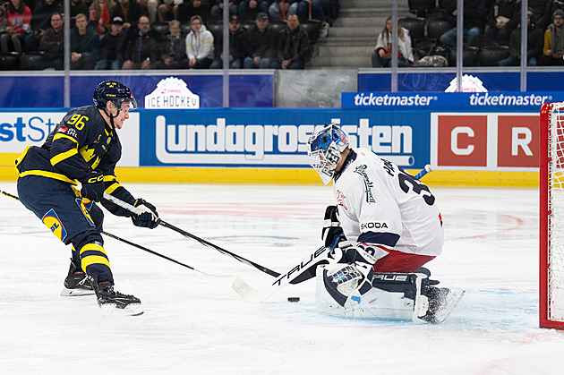 Česko - Švédsko 3:5. Konec vítězné série, hokejisté i přes boj nestíhali a jsou druzí