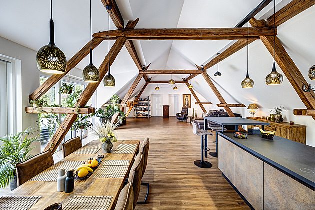 Místo 7+1 mají 2+kk. Rekonstrukce staré usedlosti na jedničku