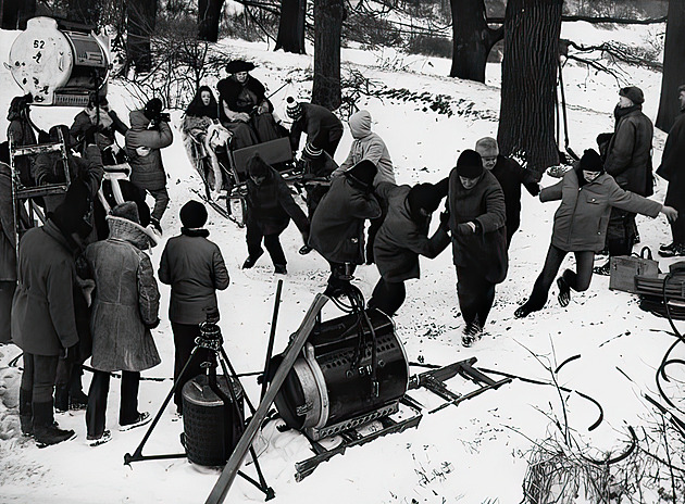 Rum pro Menšíka i páchnoucí sníh. Co se dělo při natáčení Tří oříšků pro Popelku