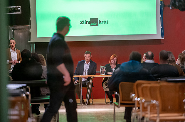 Stěhování z Hvězdy rodičům přitíží, bojí se příbuzní. Situaci přišli řešit na kraj