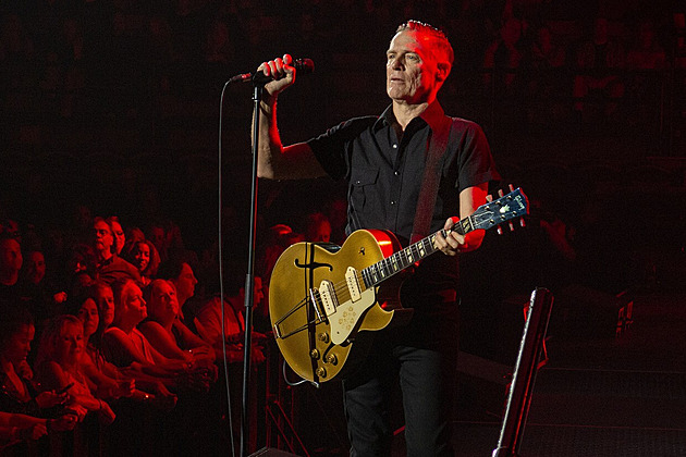 RECENZE: Bryan Adams v Praze vsadil na přirozené muzikantství