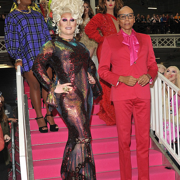 Drag jako způsob sebevyjádření a terapie. Proč přitahuje i heterosexuální muže?