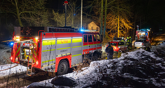 V Beskydech vzplála chata, plameny přeskočily z nehlídaného adventního věnce