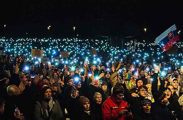 „Fico do basy“. Slováci opět protestovali, do ulic vyšli i mimo metropoli