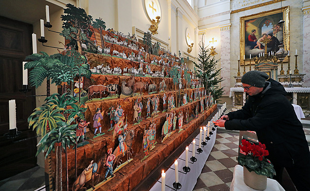 Unikátní Petrákův betlém láká k předvánočním prohlídkám zámku Kynžvart