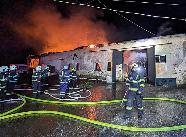 V Novém Městě pod Smrkem hořela hala, požár způsobil škodu za tři miliony