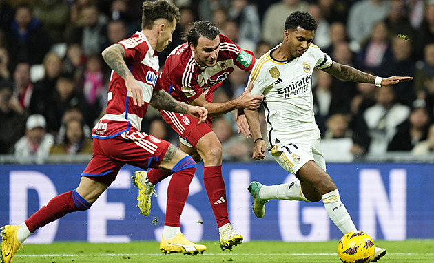 Girona přestřílela Barcelonu a je první, při utkání v Granadě zemřel fanoušek