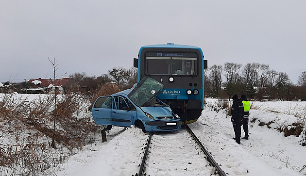 Na Písecku vjel řidič na koleje a srazil ho vlak, na místě zemřel