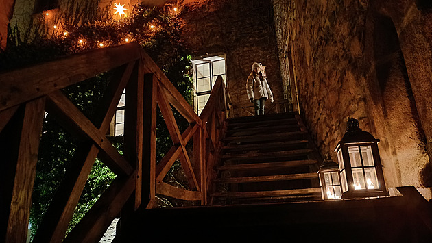 Lipnický hrad se návštěvníkům ukázal ve svitu vánočních světýlek a svící