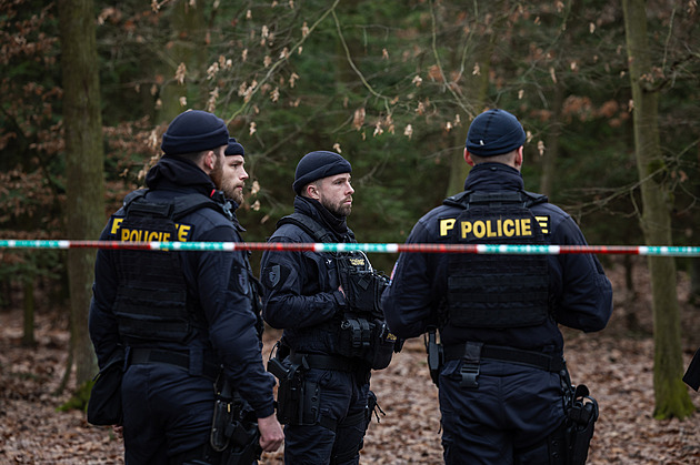 Policie hledala v Klánovicích důkazy o mordu celý den. Les je přístupný, říká