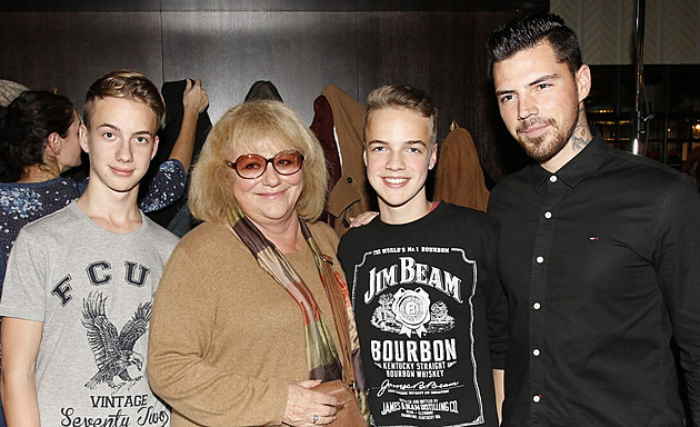 Přála jsem synovi, aby ho děti trápily jako on mě, říká Hüttnerová