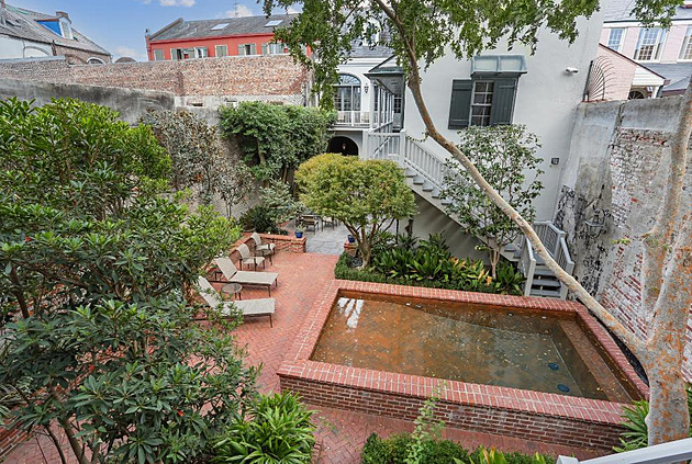 Dům ve Francouzské čtvrti Bradu Pittovi a Angelině Jolie štěstí nepřinesl