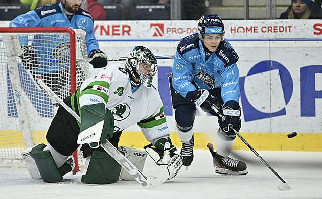 Pérezovy parády: nejdřív troufalé sólo, pak hattrick za juniory