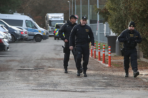 Další obří akce v Klánovickém lese. Pročesávají ho policisté z několika krajů