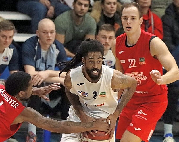 O desáté místo řízná bitva. Ostrava po ní slaví postup tabulkou