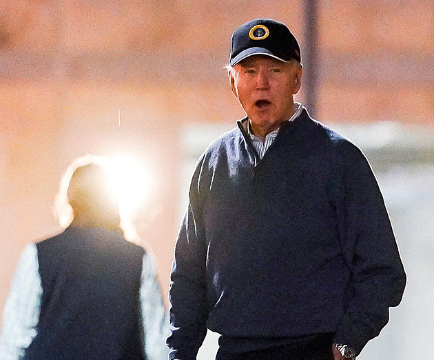 To nebylo cvičení, ale ani útok. Do vozu Bidenovy ochranky narazilo auto