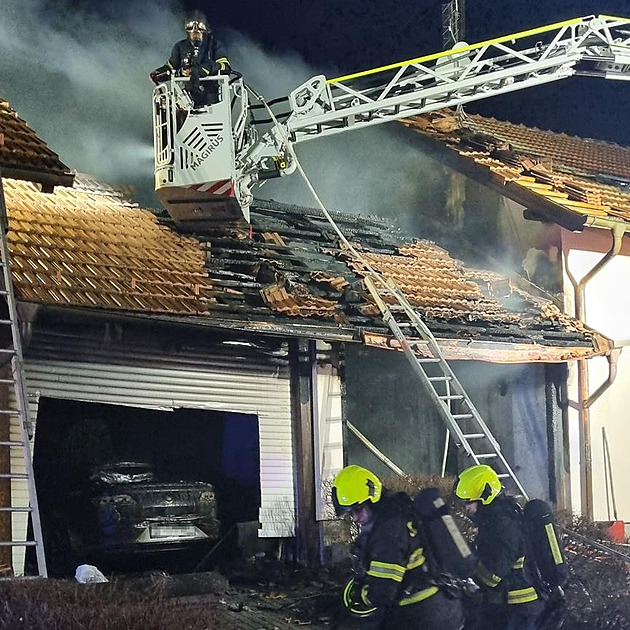 V Hořovicích zasáhl požár rodinný dům, způsobil několikamilionovou škodu