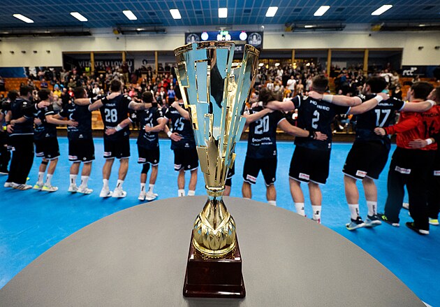 Ah, sizi piçler!  Honika Hranic, start ertelendi, patlama, hızla tekrar trene binin