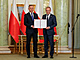 Nov premir Donald Tusk (vpravo) sloil u polskho prezidenta Andrzeje Dudy...