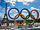 Olympijsk kruhy ped Eiffelovou v.