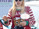 Hereka Busy Philippsová vynesla v Los Angeles na nákupy svetr s vánoní...