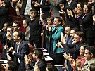 Krajn levicoví poslanci reagují po hlasování ve francouzském Národním...