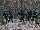 Policie prohledává místo dvojnásobné vrady v Klánovicích. (19. prosince 2023)
