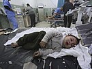 Palestinské dít zranné pi izraelském bombardování pásma Gazy je pivezeno do...