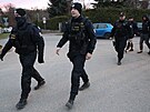 Policie prohledává místo dvojnásobné vrady v Klánovicích. (19. prosince 2023)