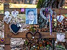 Lidé si p�ipomn�li 12. výro�í úmrtí prezidenta Václava Havla u jeho chalupy na...