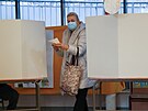 V Srbsku se v nedli ráno otevely volební místnosti k pedasným parlamentním...