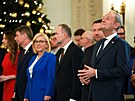Donald Tusk (vpravo) sloil u polského prezidenta Andrzeje Dudy písahu. O den...