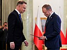 Nový premiér Donald Tusk (vpravo) sloil u polského prezidenta Andrzeje Dudy...