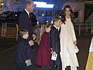 Princ William, princezna Kate a jejich dti princ Louis, princezna Charlotte a...