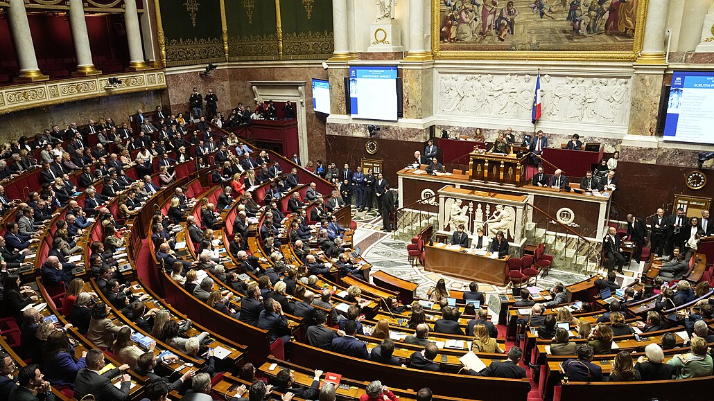 Národní shromádní v Paíi ped hlasováním o imigraním zákonu (11. prosince...