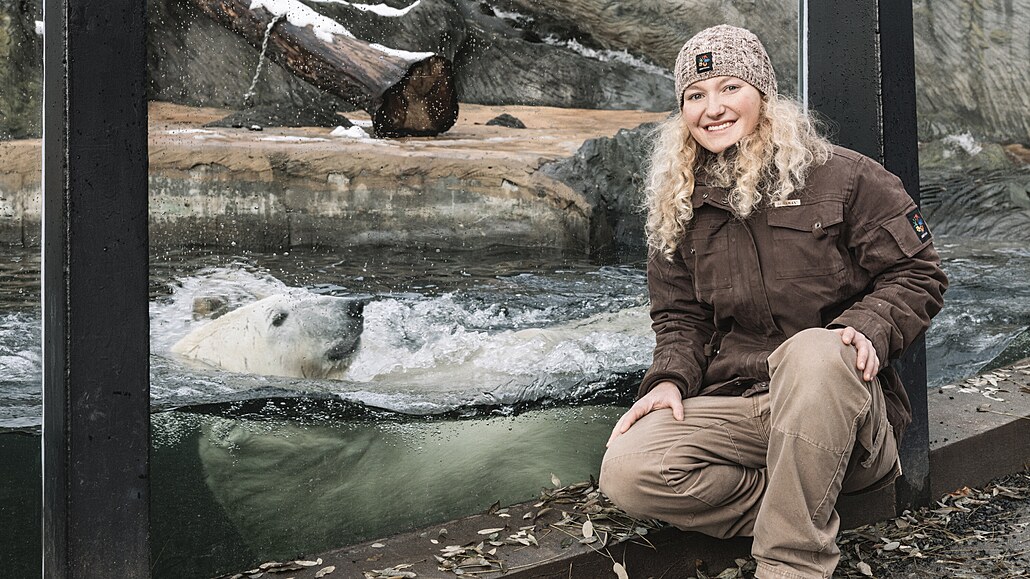 Aneta Lou�ecká, chovatelka v Zoo Praha