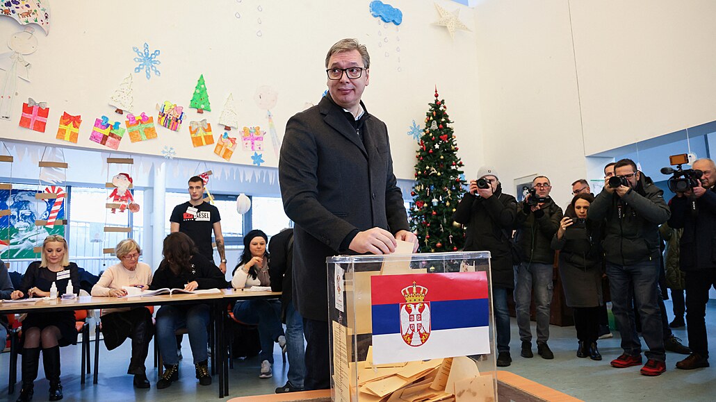 Srbský prezident Aleksandara Vui odevzdal svj hlas v pedasných...