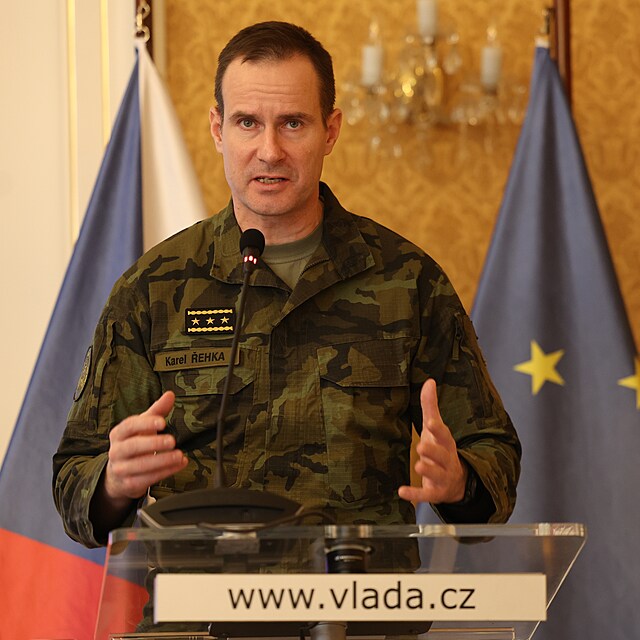 V Praze prob�h� konference na t�ma P�ipraveni k boji? Jak v�dci p�isp�vaj� ke spole�ensk� odolnosti v��i hybridn�m hrozb�m. Na konferenci vystoupil n��eln�k gener�ln�ho �t�bu Karel �ehka.  (11. prosince 2023)