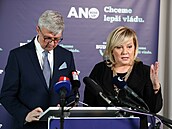 Tisková konference stínové vlády ANO. Karel Havlíček a Alena Schillerová (ANO)....