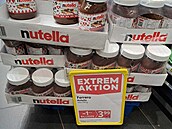 Nutella v akci v obchod ve Vídni. (1. prosince 2023)
