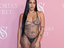 Dcera zp�va�ky Madonny Lourdes p�i�la na akci zna�ky Victoria´s secret v...